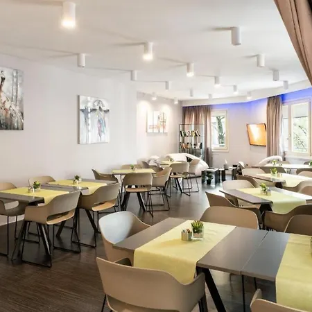 Le Camp & מלון 4*